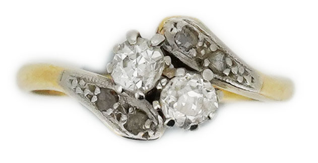 A diamond toi-et-moi ring, early 20th century